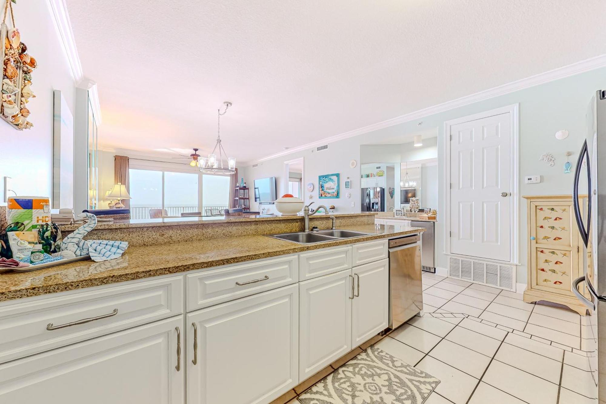 Regency Isle 611 Apartment *